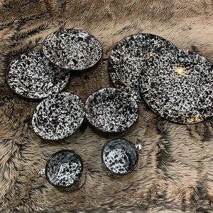 CGS international Fine Enamelware Starter Set 8 piece, Black/White Splatter